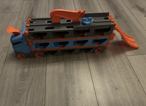 Hot wheels speedway hauler - hauler, car
